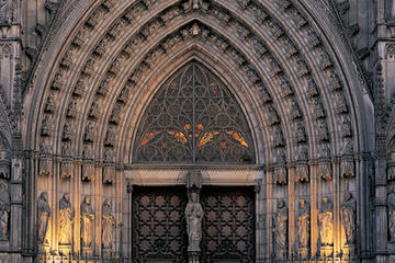Private outdoors tour of Barrio Gotico and Sagrada Familia