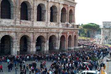 Skip-The-Line Colosseum and Roman Forum with Private Expert Guide