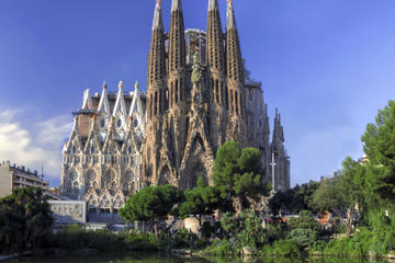 Skip the Line: Barcelona Sagrada Familia Tour with a German-Speaking Guide