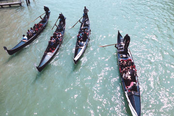 Skip-the-Line 30-Minute Grand Canal Gondola Ride in Venice