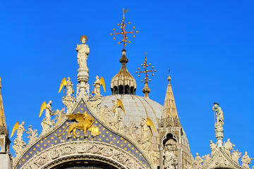 Skip the Line Golden Basilica Guided Tour with Optional Glass Craftsman at Work