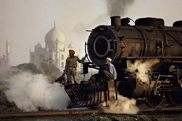 1 Day Trip to Taj Mahal and Agra by Superfast Train from Delhi