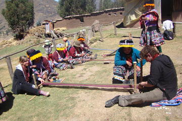 Textile Cultural Tour at Yachaq's Land Including Lunch