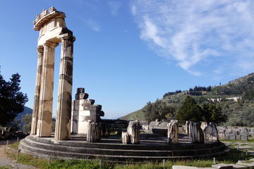 Private Delphi and Hosios Loukas Monastery Self Guided Tour from Athens with Lunch