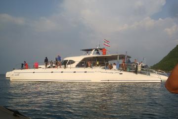 Full-Day Pattaya Island and Snorkeling Cruise with Lunch