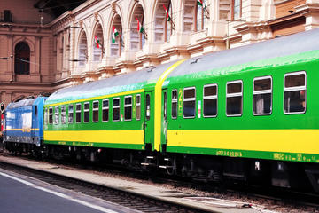 Shared Arrival Transfer: Budapest Keleti Railway Station to Budapest Hotels