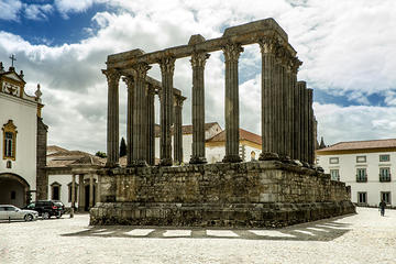 Private Full Day Evora and Monsaraz Tour from Lisbon