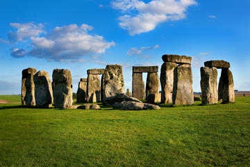 Stonehenge and Salisbury Cathedral Private Day Trip from Weymouth