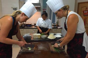 Dim Sum Class with Wet Market Visit in Shanghai