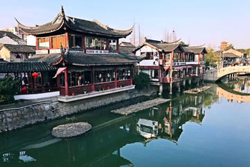 5-hr Shanghai Qibao Old Town Tour of Food & Cricket Fighting Culture Experience