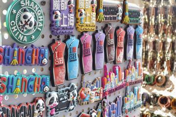 Private Shanghai Shopping and City Highlight Sightseeing Combo Tour with Lunch
