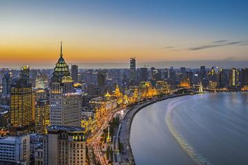 Shanghai Evening Tour including River Cruise, Local Dinner and Acrobatic Show