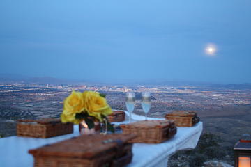 Red Rock Canyon Helicopter Tour and Twilight Picnic from Las Vegas