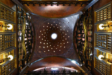 Palau Guell and Gothic Quarter Guided Tour in Barcelona