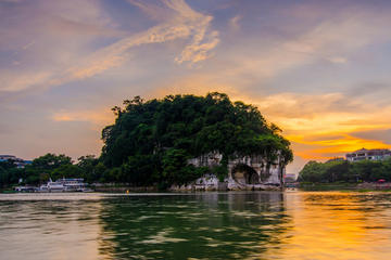 Guilin City Essence Day Tour: Reed Flute Cave, Elephant Trunk Hill and Fubo Hill