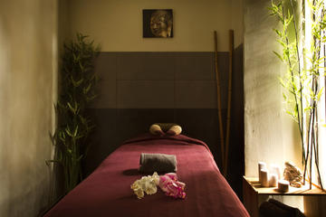 90-Minute Aroma Oil Massage plus 20' min Free Fish Pedi