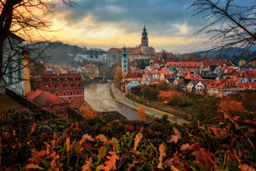 Shared Shuttle Bus from Hallstatt to Prague with stop-over in UNESCO Listed Town of Cesky Krumlov