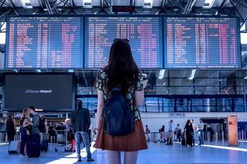 Private Airport Transfer for 1-7 people one way to or from Keflavík and Reykjavík