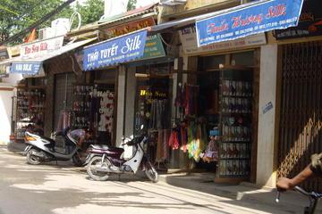 Half day Silk village tour