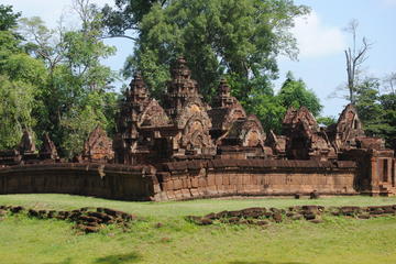 One day Banteay Srei and Beng Mealea tour with lunch and dinner