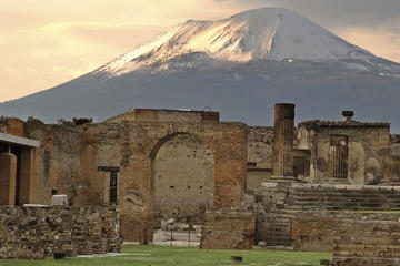 Pompeii 3 hours walking tour led by an Archaeologist