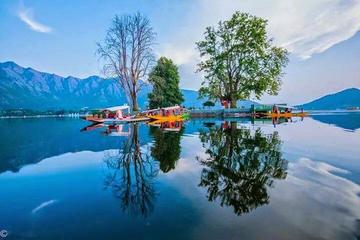 4-Day Private Kashmir Paradise Package from Srinagar with Houseboat Accommodation