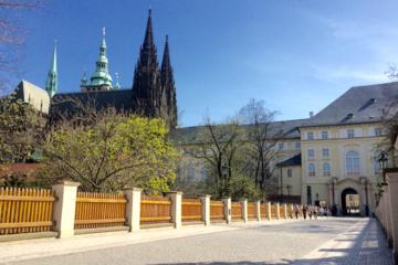 Private Walking Tour in Prague: Prague Castle Exterior with Little Quarter and Old Town with Jewish Quarter