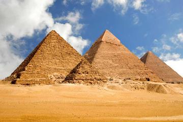 Private Sightseeing Tour of Giza Pyramids and Sakkara