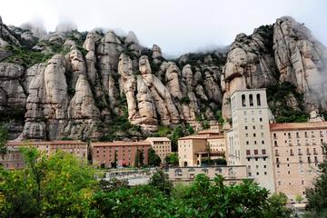 8-hour Private Tour Montserrat and Winery Visit from Barcelona with Lunch and Transportation