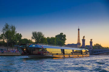 Bateaux Mouches Seine River Cruise Including Dinner and Live Music