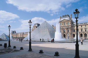 Weekend Tour of Paris and Versailles from Brighton by Coach