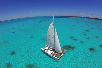 Sail to Isla Mujeres with Lunch and Open Bar from Cancun and Riviera Maya