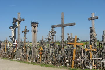 Full-Day Rundale Palace and Hill of Crosses Private Tour