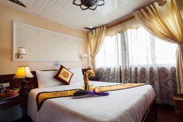 Overnight Halong Bay Cruise on the Lavender Cruise