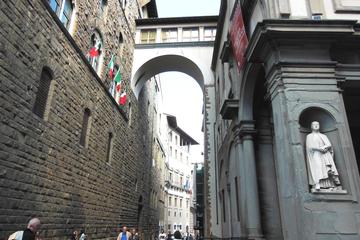 Palazzo Vecchio and Uffizi Gallery Tour Via the Vasari Corridor Overpass
