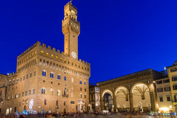 Uffizi Gallery: Night Tour with Aperitivo or Dinner in Piazza della Signoria
