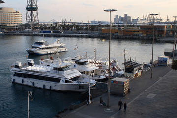 1.5-Hour Small-Group Sailing Trip in Barcelona