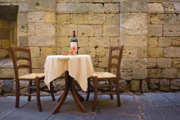 Relaxing dinner in a Tuscan countryside house for special occasions