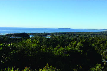 Byron Bay and Surrounds Tour Including Brunswick Heads River Cruise and Crystal Castle