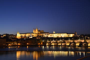 Prague evening tour by car with included drink