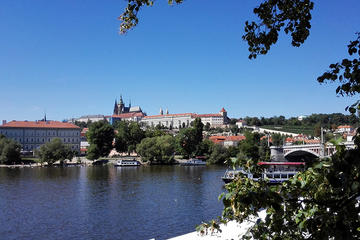 Private Tour: Prague Half-Day Discovery by Minivan