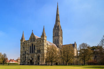 Windsor, Stonehenge, Salisbury, and Bath with Christmas Lunch