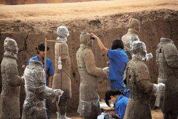 Private Classic Xian Day Tour including Terracotta Warriors, Cave Dweller and Muslim Food Street