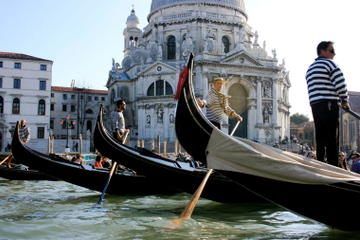 Private Tour: Venice Gondola Ride with Serenade