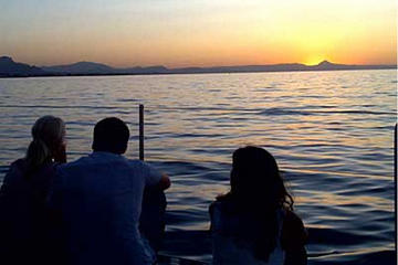 Valencia Sunset Cruise with Dinner at the Beach