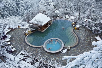 Private Tour to Forbidden City and FengShan Hot Spring Spa plus Hot Pot Dinner