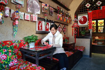 WTown Sightseeing with Lunch and Oar Boat Ride from Beijing