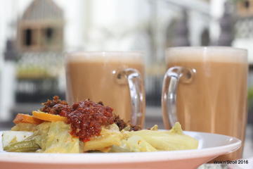 Halal Food Walking Tour at Kampong Glam