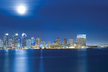 Viator Exclusive: San Diego Luxury Dinner Cruise with Window Seating and Champagne