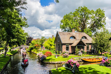 Day Trip to Giethoorn with Optional Visit to Volendam from Amsterdam
